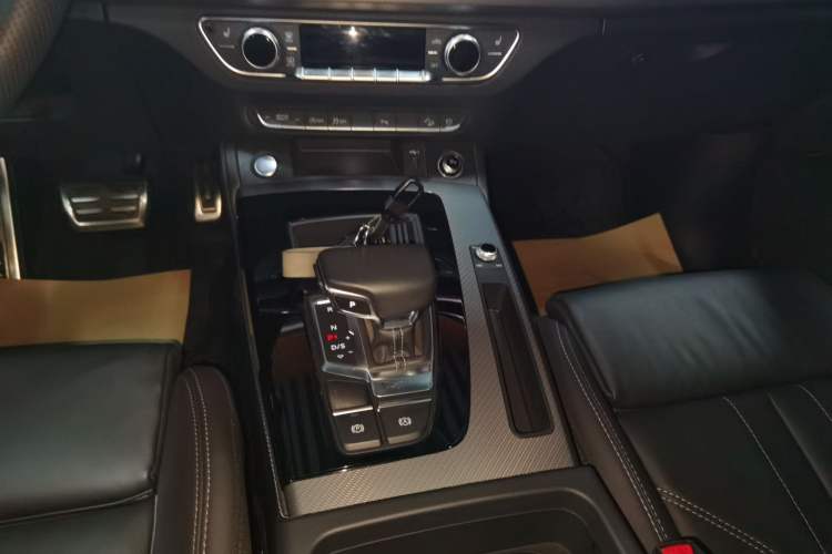 Used Audi Q5L 2023 40T Luxury Dynamic Model Gear Lever