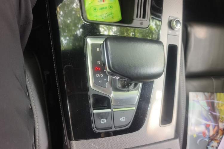 Used Audi Q5L 2023 40T Luxury Dynamic Model Gear Lever