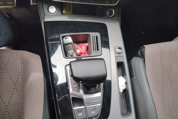 Used Audi Q5L 2023 40T Luxury Dynamic Model Gear Lever