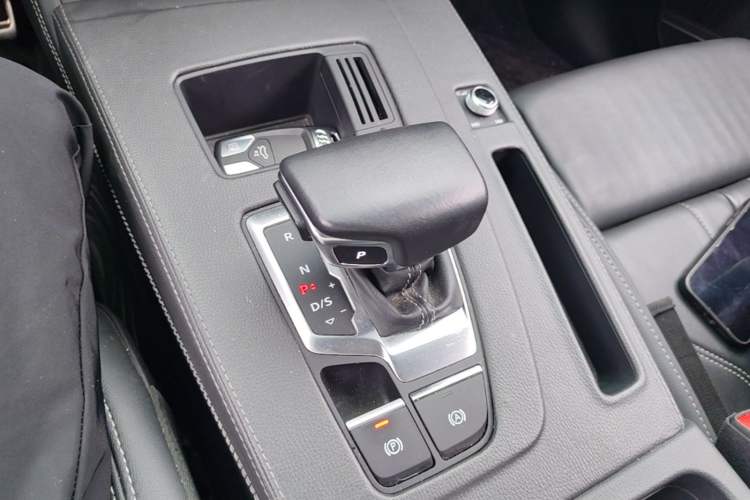 Used Audi Q5L 2023 40T Snow Sports Edition Gear Lever