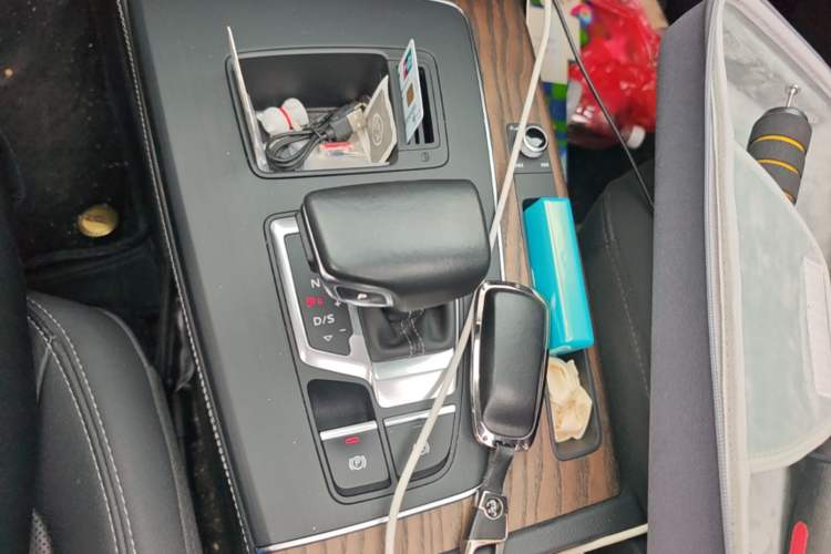 Used Audi Q5L 2023 40T Fashionable and Elegant Version Gear Lever