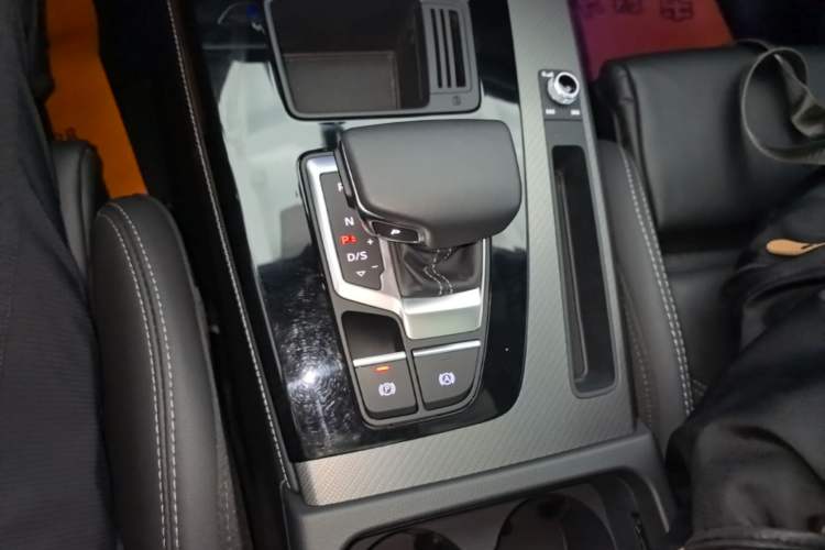 Used Audi Q5L 2023 40T Luxury Dynamic Model Gear Lever
