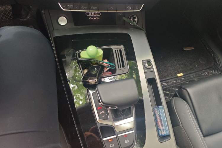 Used Audi Q5L 2023 40T Fashionable and Dynamic Edition Gear Lever