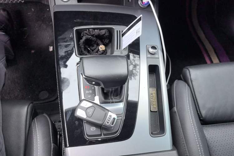 Used Audi Q5L 2023 40T Fashionable and Dynamic Edition Gear Lever