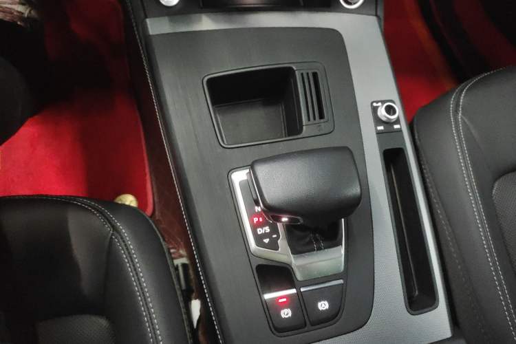 Used Audi Q5L 2023 40T Fashionable and Elegant Version Gear Lever