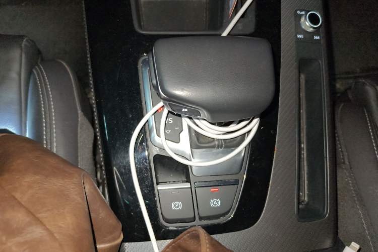 Used Audi Q5L 2023 40T Luxury Dynamic Model Gear Lever