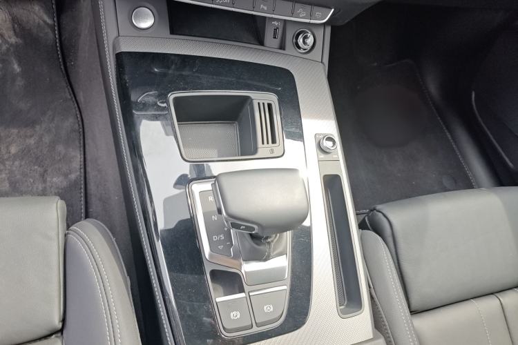 Used Audi Q5L 2023 40T Luxury Dynamic Model Gear Lever