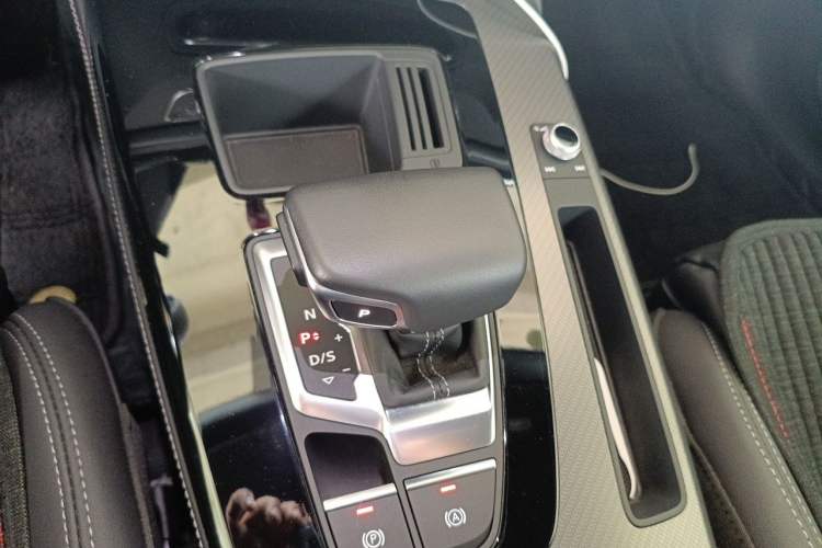 Used Audi Q5L 2023 45T Luxury Dynamic Model Gear Lever