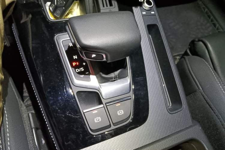 Used Audi Q5L 2023 45T Luxury Dynamic Model Gear Lever