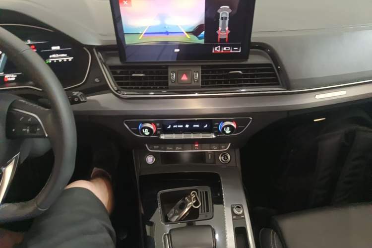 Used Audi Q5L 2023 40T Fashionable and Dynamic Edition Gear Lever