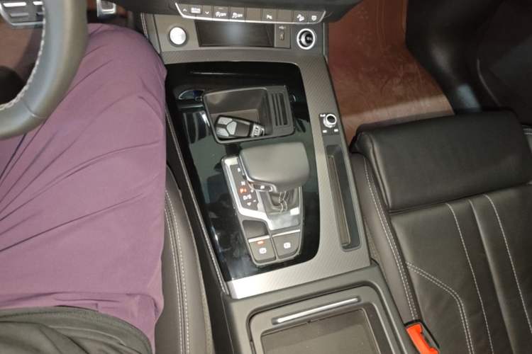 Used Audi Q5L 2023 40T Fashionable and Dynamic Edition Gear Lever