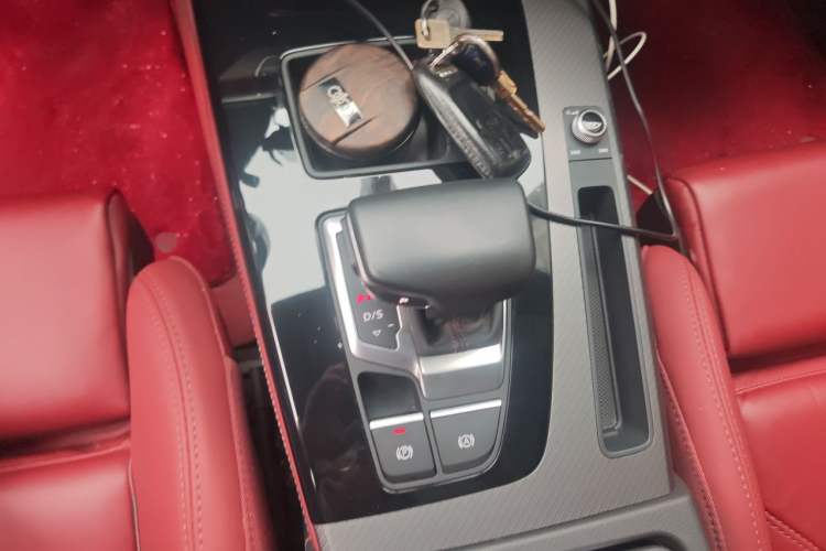 Used Audi Q5L 2023 40T Luxury Dynamic Model Gear Lever
