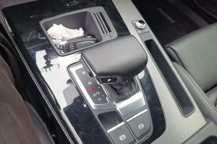 Used Audi Q5L 2023 40T Luxury Dynamic Model Gear Lever