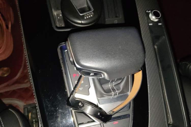 Used Audi Q5L 2023 40T Luxury Dynamic Model Gear Lever