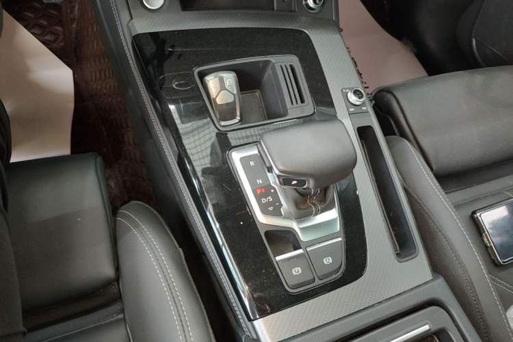 Used Audi Q5L 2023 40T Luxury Dynamic Model Gear Lever