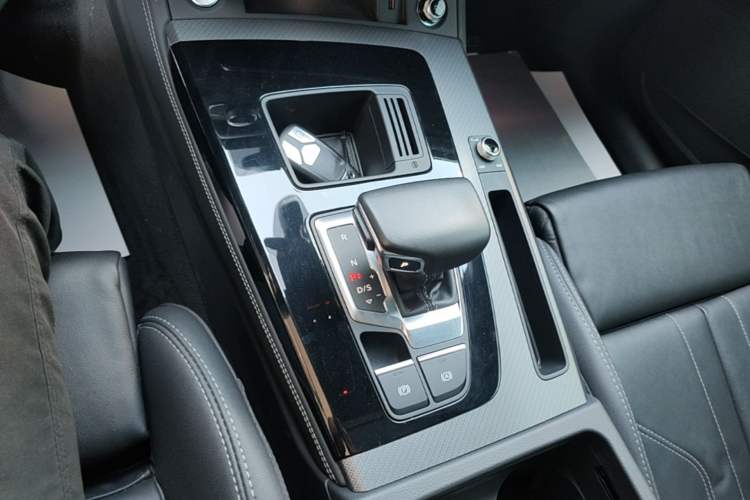 Used Audi Q5L 2023 40T Luxury Dynamic Model Gear Lever