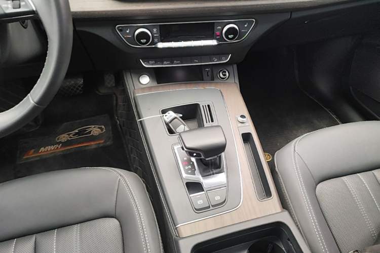 Used Audi Q5L 2023 40T Luxury Elegant Model Gear Lever