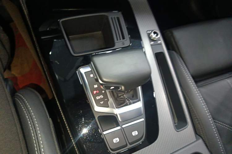 Used Audi Q5L 2023 40T Luxury Dynamic Model Gear Lever