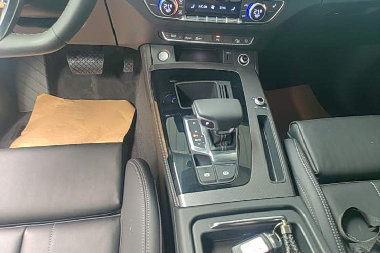 Used Audi Q5L 2023 40T Luxury Dynamic Model Gear Lever