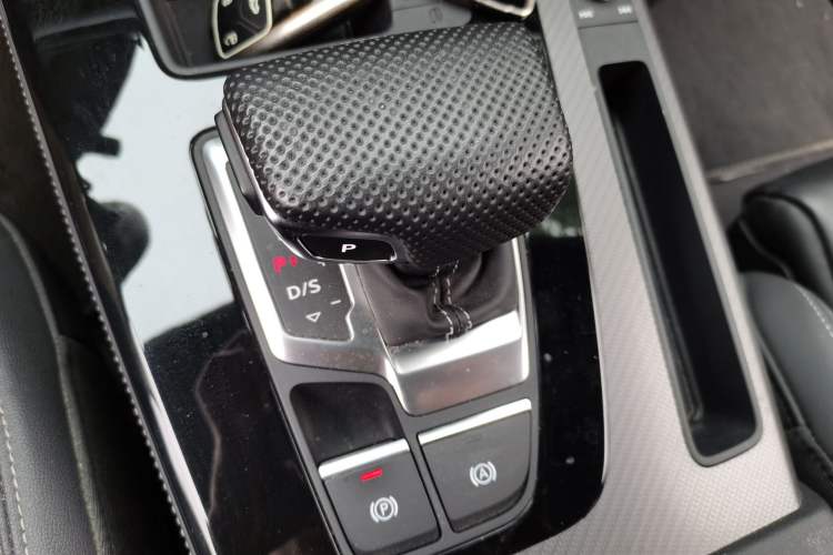 Used Audi Q5L 2023 40T Luxury Elegant Model Gear Lever