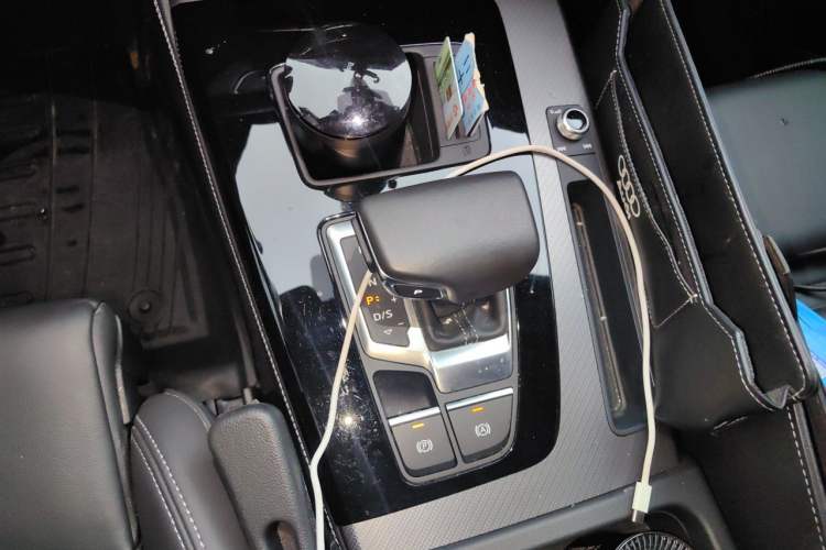 Used Audi Q5L 2023 40T Luxury Dynamic Model Gear Lever