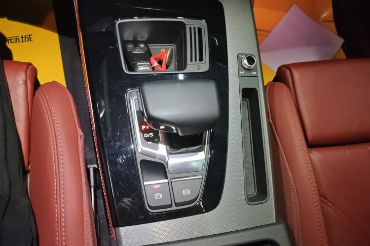 Used Audi Q5L 2023 40T Luxury Dynamic Model Gear Lever
