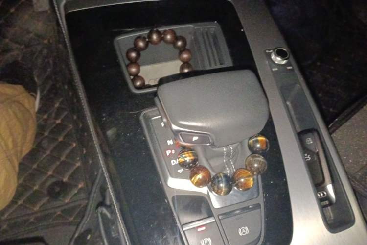 Used Audi Q5L 2023 40T Fashionable and Dynamic Edition Gear Lever