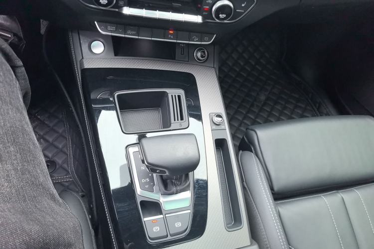 Used Audi Q5L 2023 40T Luxury Dynamic Model Gear Lever
