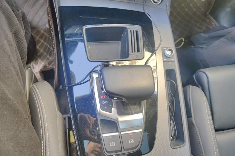 Used Audi Q5L 2023 40T Luxury Dynamic Model Gear Lever