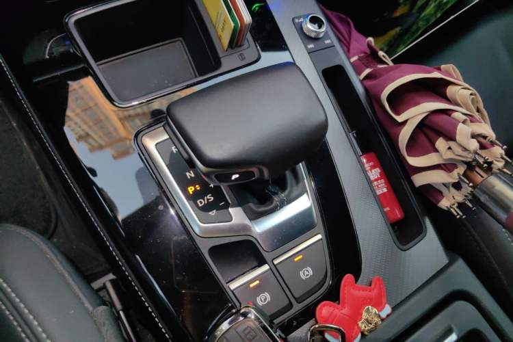 Used Audi Q5L 2023 40T Luxury Dynamic Model Gear Lever