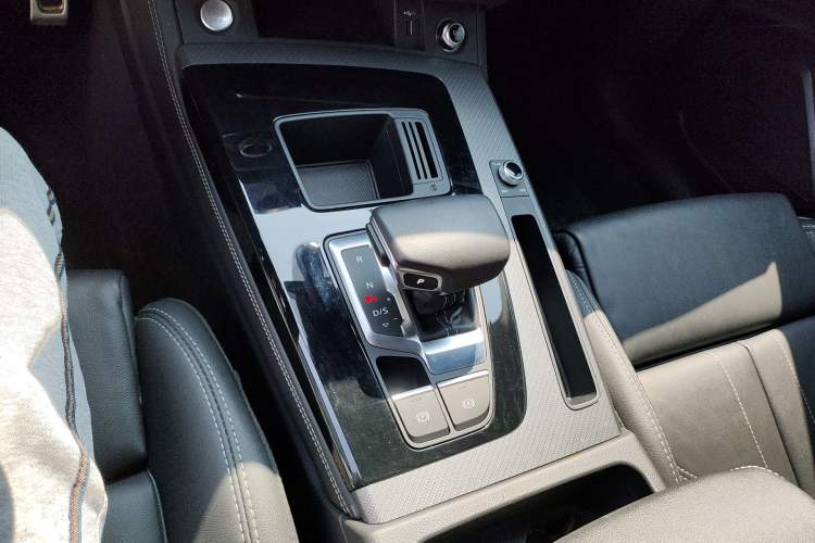 Used Audi Q5L 2023 40T Luxury Dynamic Model Gear Lever