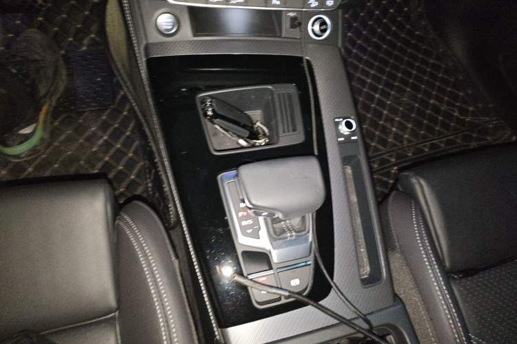 Used Audi Q5L 2023 40T Luxury Dynamic Model Gear Lever