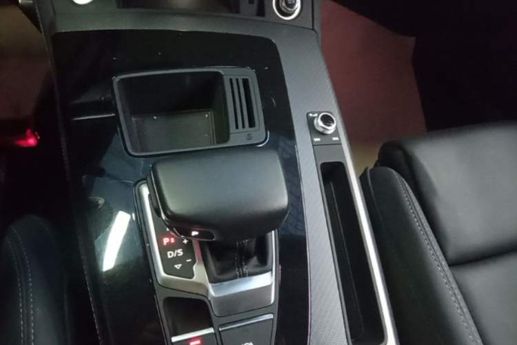 Used Audi Q5L 2023 40T Luxury Dynamic Model Gear Lever