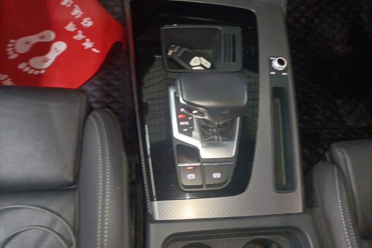 Used Audi Q5L 2023 40T Luxury Dynamic Model Gear Lever