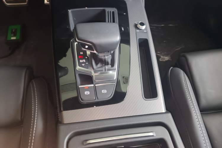 Used Audi Q5L 2023 40T Luxury Dynamic Model Gear Lever