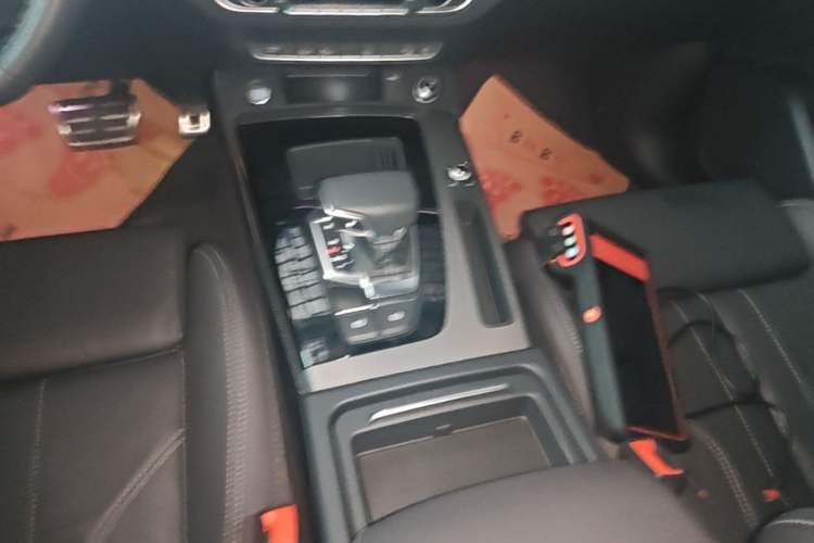 Used Audi Q5L 2023 40T Luxury Dynamic Model Gear Lever