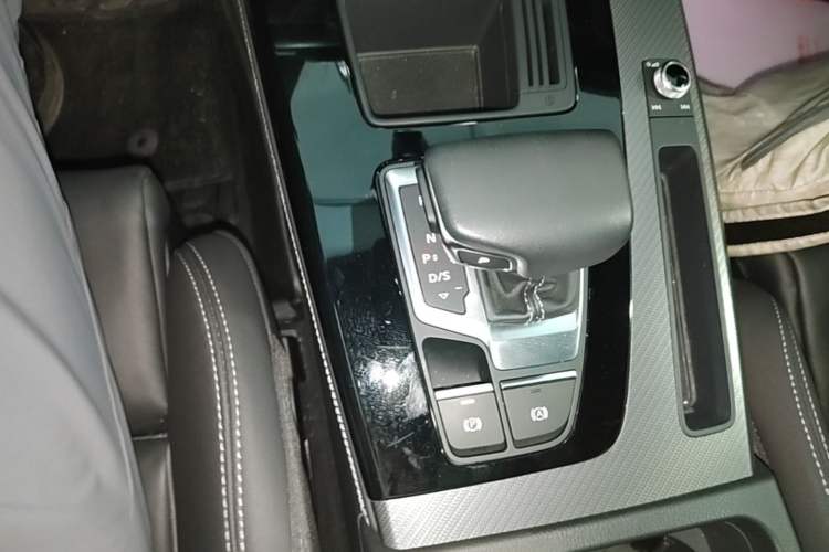 Used Audi Q5L 2023 40T Luxury Dynamic Model Gear Lever