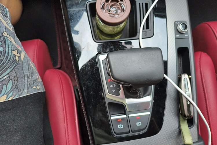 Used Audi Q5L 2023 40T Luxury Dynamic Model Gear Lever