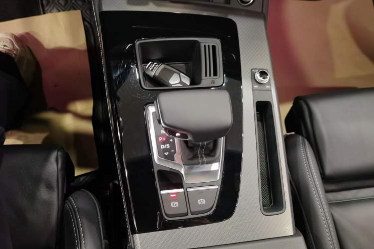 Used Audi Q5L 2023 40T Luxury Dynamic Model Gear Lever
