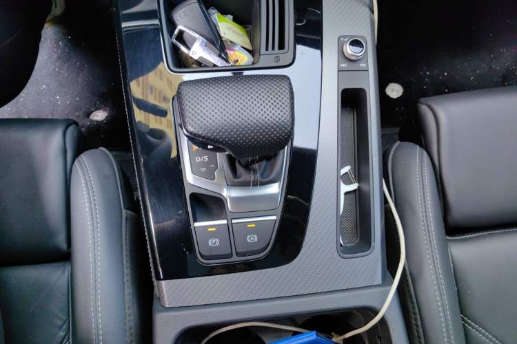 Used Audi Q5L 2023 45T Luxury Dynamic Model Gear Lever