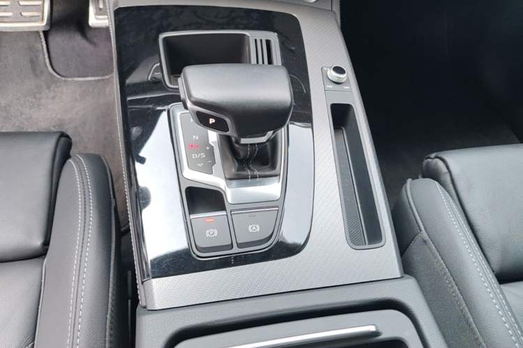Used Audi Q5L 2023 40T Luxury Dynamic Model Gear Lever