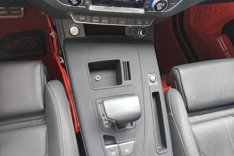 Used Audi Q5L 2023 40T Luxury Dynamic Model Gear Lever