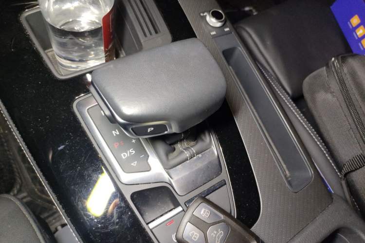 Used Audi Q5L 2023 40T Luxury Dynamic Model Gear Lever
