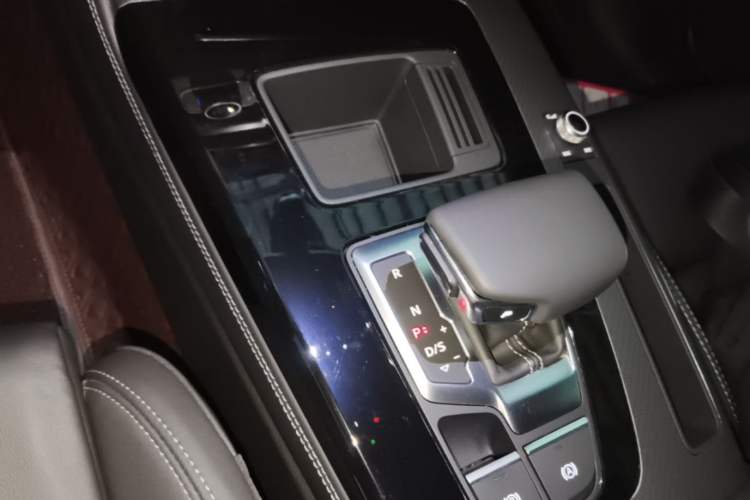 Used Audi Q5L 2023 40T Luxury Dynamic Model Gear Lever