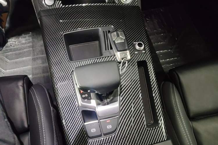 Used Audi Q5L 2023 40T Luxury Dynamic Model Gear Lever