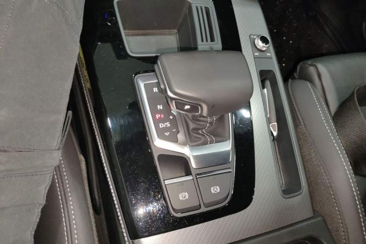Used Audi Q5L 2023 40T Luxury Dynamic Model Gear Lever