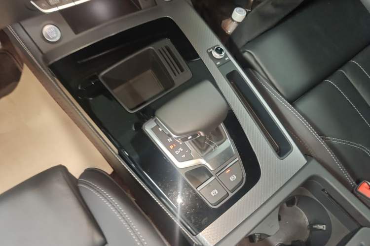 Used Audi Q5L 2023 40T Luxury Dynamic Model Gear Lever