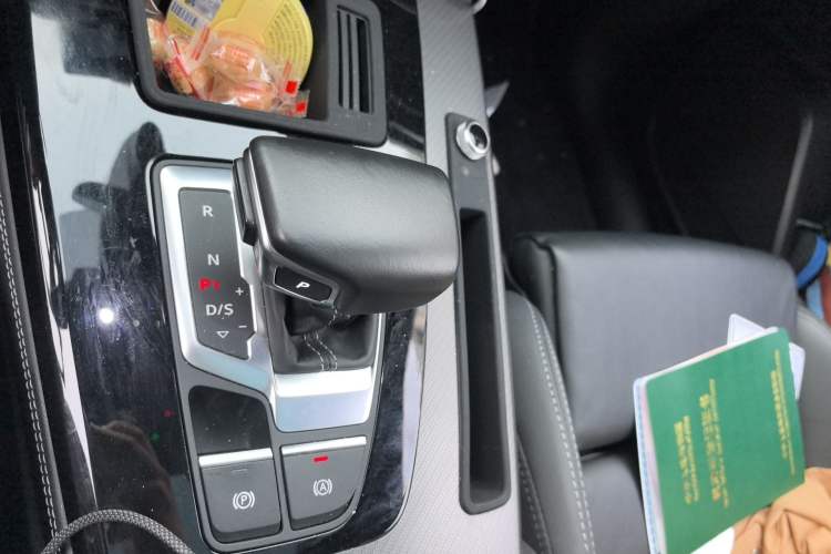 Used Audi Q5L 2023 40T Luxury Dynamic Model Gear Lever