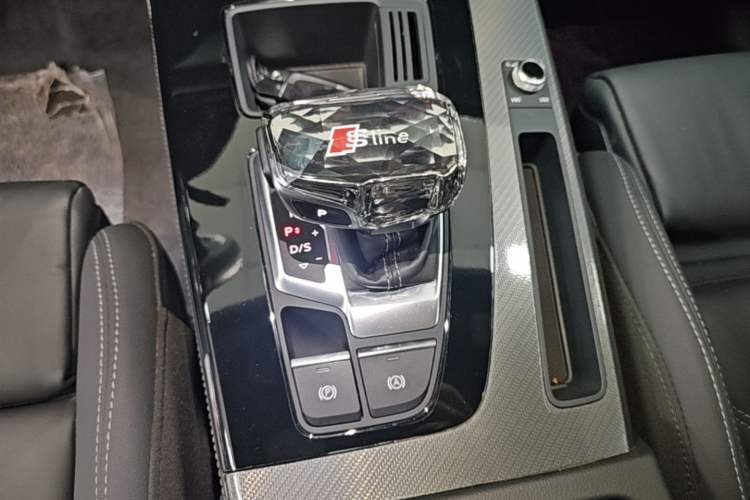 Used Audi Q5L 2023 40T Luxury Dynamic Model Gear Lever