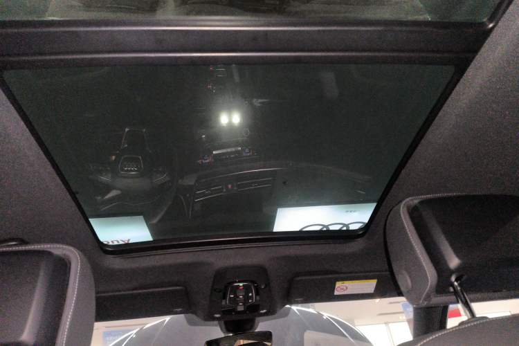 Used Audi Q5L 2023 40T Luxury Dynamic Model Headliner